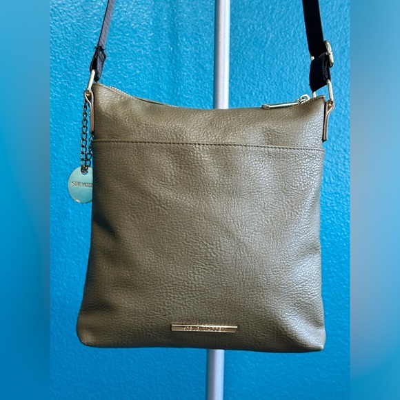 Steve Madden BNeo Logo Crossbody Bag Olive Green - Picture 4 of 10
